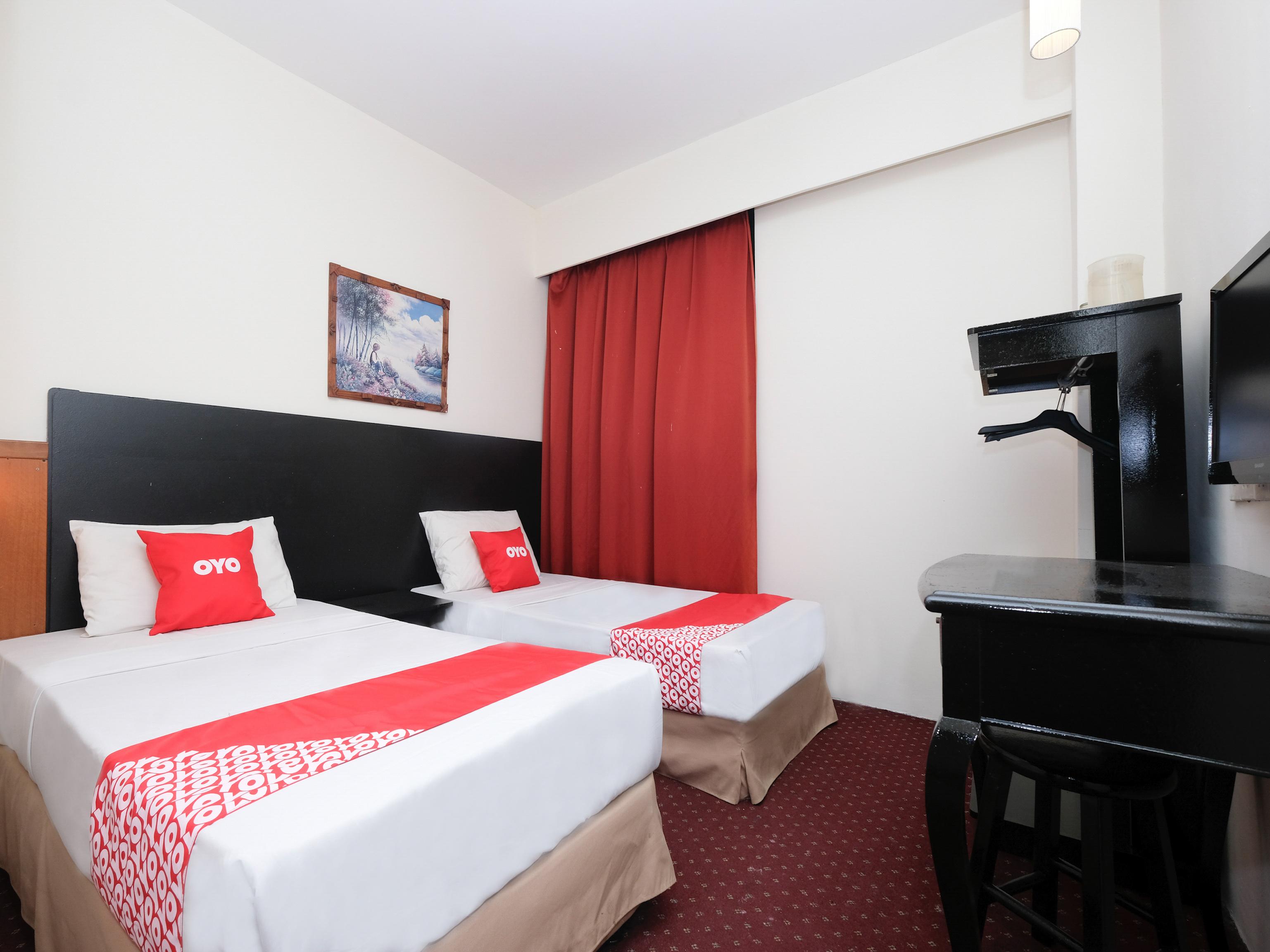 Hotel Sri Sutra - Sungai Buloh Петалинг Джая Екстериор снимка